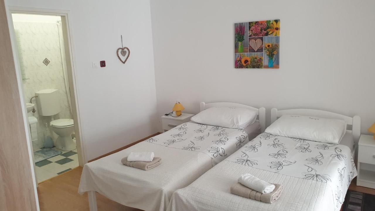 Accomodation Mirjana Rooms Porec Exterior photo